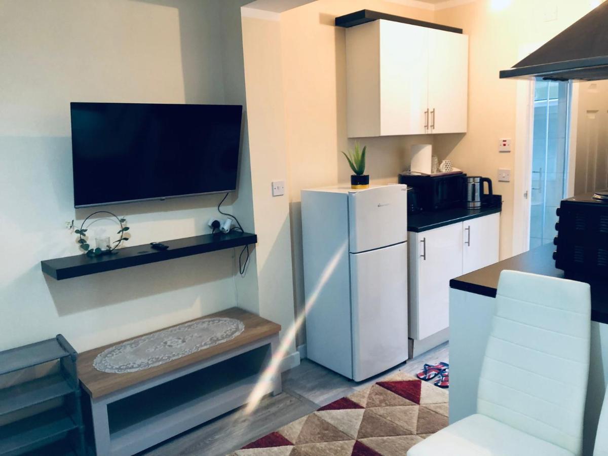 Self-Contained Studio Flat Bathrooms Kitchens Upgrade Locations To City Centre 15 Minutes Walking Distance Nottingham Universities Queen Hospitals City Hospitals Exterior photo