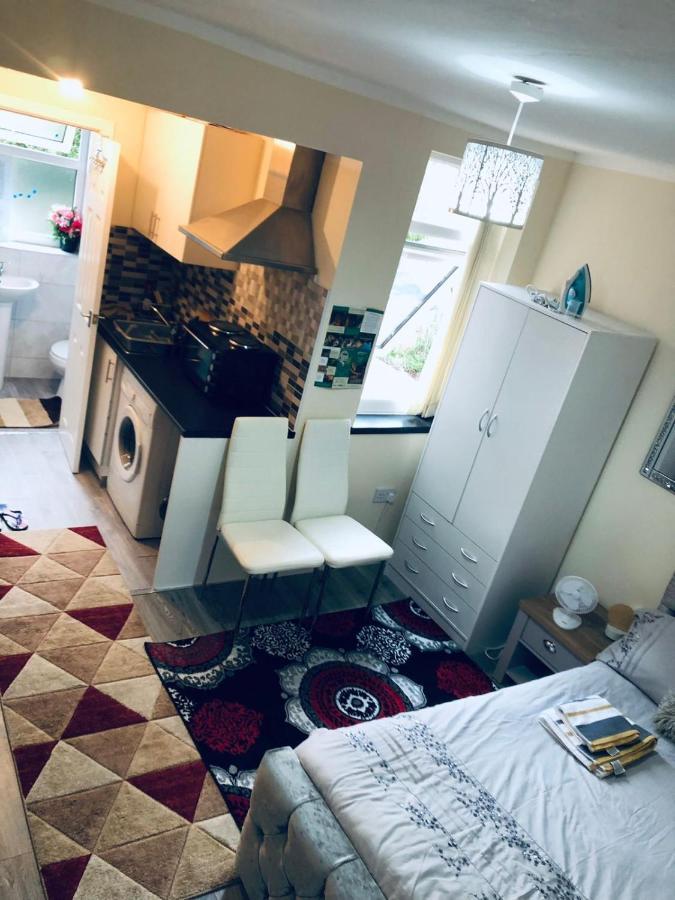 Self-Contained Studio Flat Bathrooms Kitchens Upgrade Locations To City Centre 15 Minutes Walking Distance Nottingham Universities Queen Hospitals City Hospitals Exterior photo